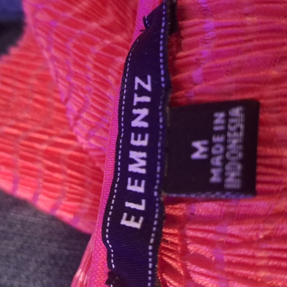 Elementz Tops Size Med & 1 Size L black (3 Tops) - Picture 6 of 7